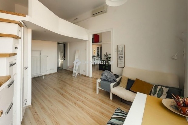 Elad� lak�s, Budapest 8. ker.