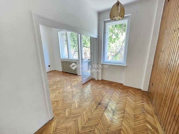Elad laks, Budapest 9. ker.
