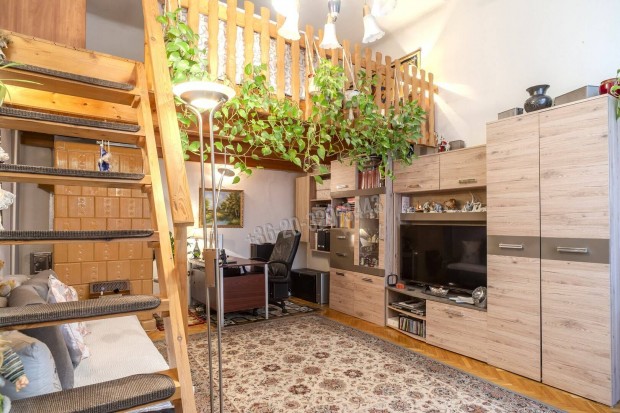 Elad� lak�s, Budapest, 8. ker�let  Magdolna negyed, 62500000 F 119_mev