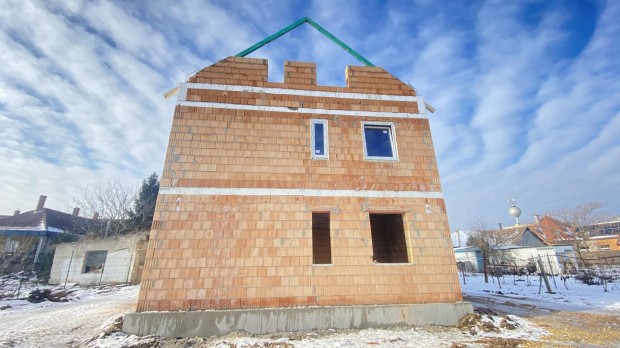 Elad� lak�s, Csorna