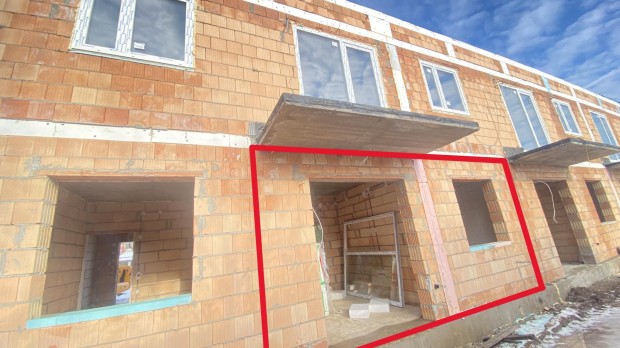 Elad� lak�s, Csorna