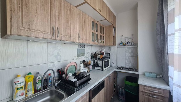 Elad� lak�s, Duna�jv�ros B�ke v�rosr�sz, Lobog� utca, 38000000 151_krt