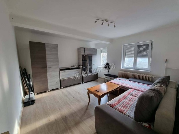 Elad� lak�s, Duna�jv�ros Belv�ros, M�jus 1. utca, 36900000 Ft, 144_krt