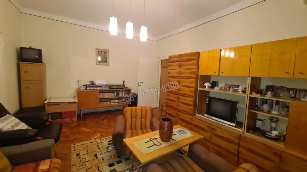 Elad� lak�s, Duna�jv�ros Technikum v�rosr�sz, 31500000 Ft, 52  140_krt