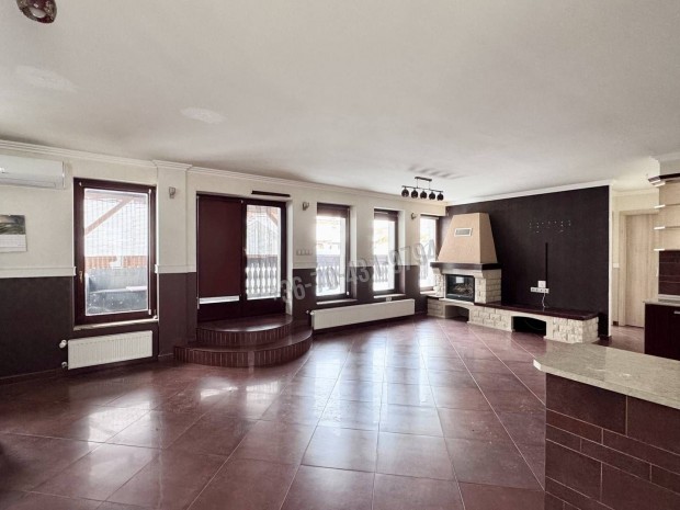 Elad� lak�s, Eger Belv�ros, 68900000 Ft, 109 nm 30_vsn