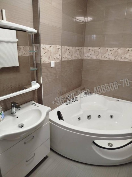 Elad� lak�s, Eger K�rolyv�ros, R�zsa K�roly utca, 69500000 Ft, 752_med