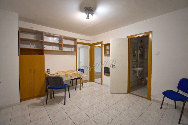 Elad� lak�s, Mosonmagyar�v�r Belv�ros, Templom utca , 42900000 Ft, 49