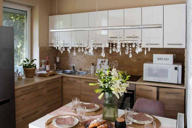 Elad� lak�s, Mosonmagyar�v�r, 63900000 Ft, 41 nm