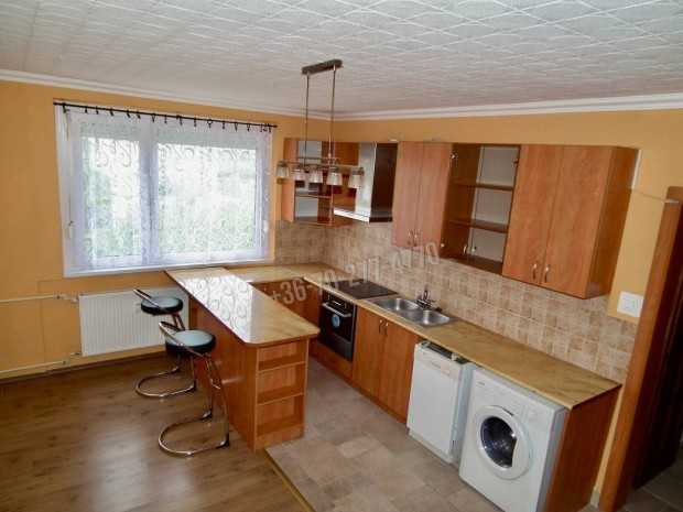 Elad� lak�s, Oroszl�ny �jv�ros, 35400000 Ft, 53 nm 165_tl