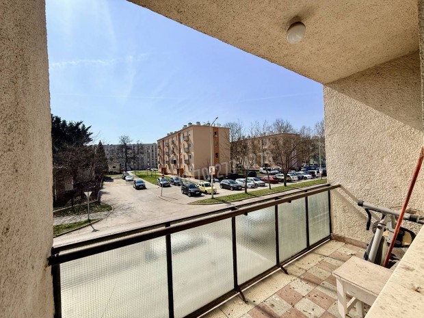 Elad� lak�s, Oroszl�ny �jv�ros, D�zsa Gy�rgy utca, 36900000 Ft, 218_tl