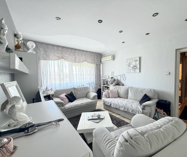 Elad� lak�s, Oroszl�ny, T�ncsics Mih�ly �t, 34900000 Ft, 53 nm 197_tl