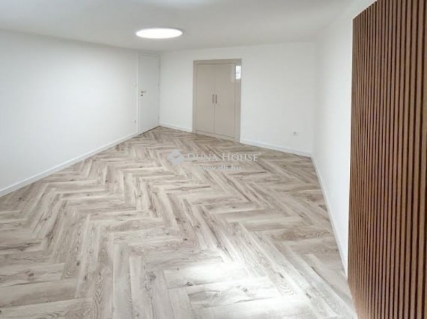 Eladó lakás, Pécs-Búza tér