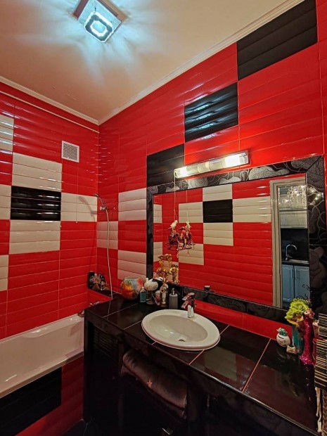 Elad� lak�s, Salg�tarj�n V�rosk�zpont, Meredek utca, 18300000  181_kir