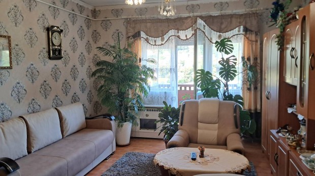 Elad� lak�s, Salg�tarj�n V�s�rt�r, 14500000 Ft, 38 nm 52_kir