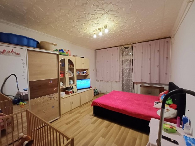 Elad� lak�s, Salg�tarj�n Zagyvap�lfalva, D�ryn� �t, 9400000 Ft 190_kir