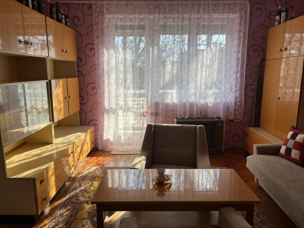 Elad� lak�s, Sz�kesfeh�rv�r R�di� lak�telep, R�di� utca, 465000 191_rd