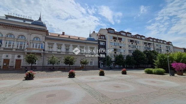 Eladó lakás, Szolnok