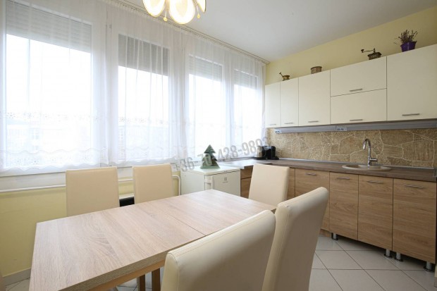 Elad� lak�s, V�c De�kv�r, De�kv�ri f��t, 62900000 Ft, 58 nm 1913_pl