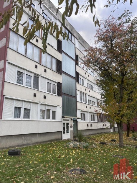 Elad� lak�s - B�tonyterenye