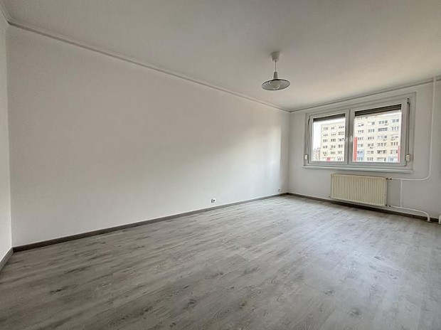 Elad� lak�s - Budapest III. ker�let, B�k�smegyer