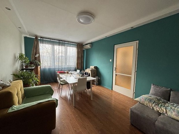 Elad� lak�s - Budapest III. ker�let, B�k�smegyer