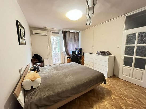 Elad� lak�s - Budapest III. ker�let, R�maif�rd�