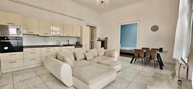 Elad� lak�s - Budapest II. ker�let, Felh�v�z