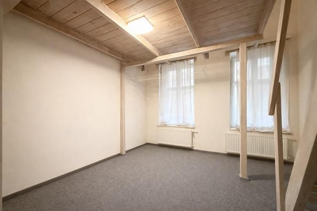 Elad� lak�s - Budapest II. ker�let, F� utca