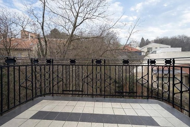 Elad� lak�s - Budapest II. ker�let, R�zsadomb