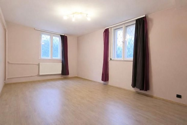 Elad� lak�s - Budapest II. ker�let, Szeml�hegy