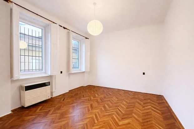 Elad� lak�s - Budapest IV. ker�let, Berzeviczy Gergely utca