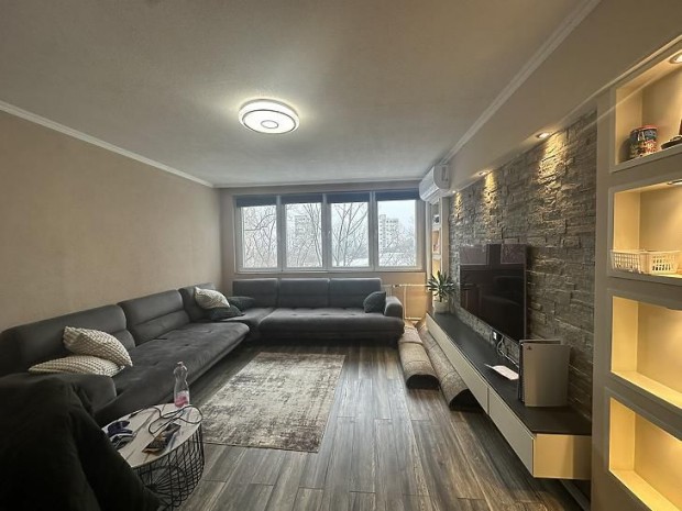 Elad� lak�s - Budapest IV. ker�let, Dugonics utca