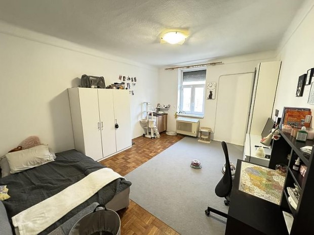 Elad� lak�s - Budapest IV. ker�let, Szent L�szl� t�r