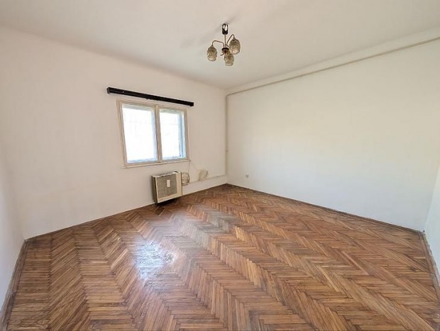 Elad� lak�s - Budapest IV. ker�let, �jpest