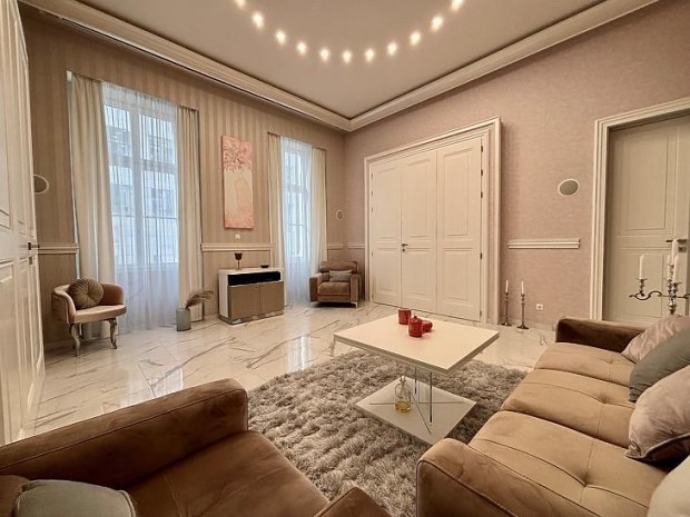 Elad� lak�s - Budapest I. ker�let, V�ziv�ros