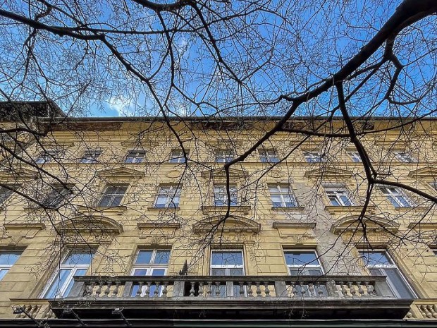 Elad� lak�s - Budapest VIII. ker�let, J�zsef k�r�t