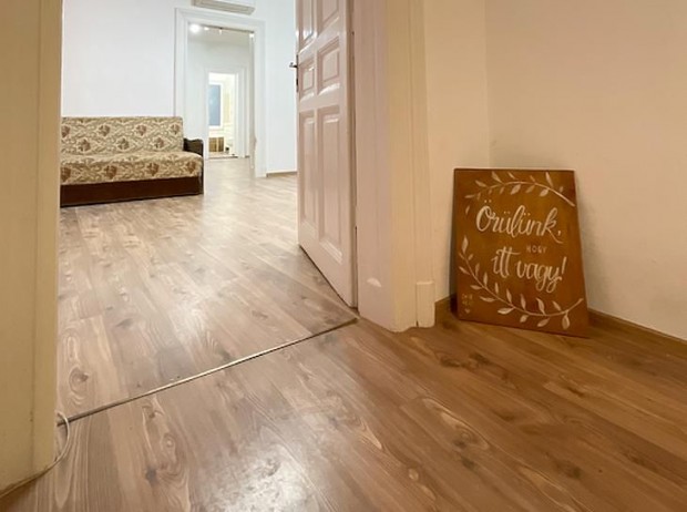 Elad� lak�s - Budapest VIII. ker�let, Palotanegyed