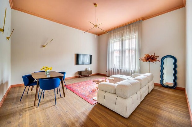 Elad� lak�s - Budapest VIII. ker�let, Palotanegyed