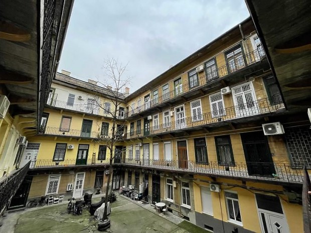 Elad� lak�s - Budapest VII. ker�let, J�sika utca