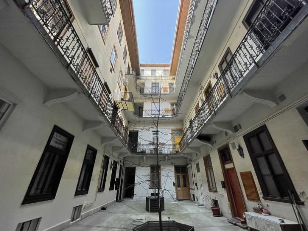 Elad� lak�s - Budapest VII. ker�let, R�zsa utca