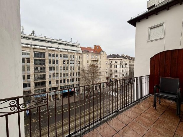 Elad� lak�s - Budapest XI. ker�let, Bart�k B�la �t