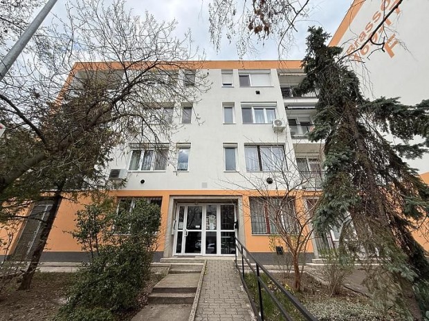 Elad� lak�s - Budapest XI. ker�let, Brass� �t