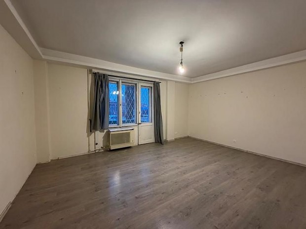 Elad� lak�s - Budapest XI. ker�let, Nagysz�l�s utca