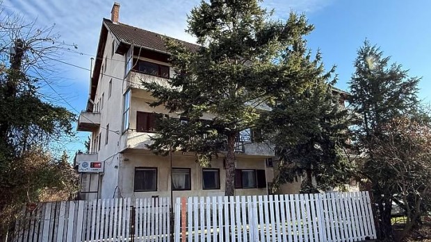 Elad� lak�s - Budapest XI. ker�let, Sasad