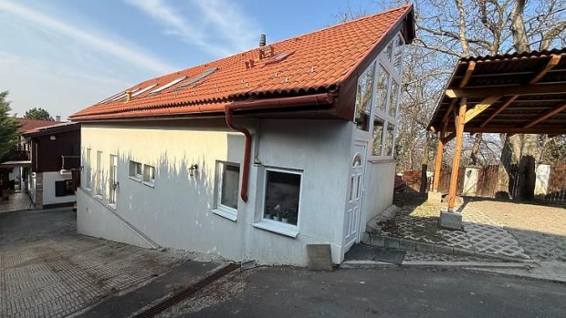 Elad� lak�s - Budapest XI. ker�let, Sasad