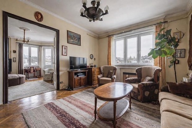 Elad� lak�s - Budapest XI. ker�let, Zsombolyai utca