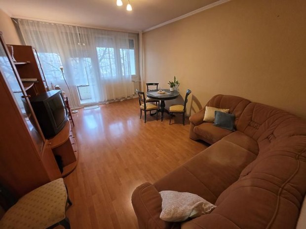 Elad� lak�s - Budapest XVII. ker�let, R�koskereszt�r