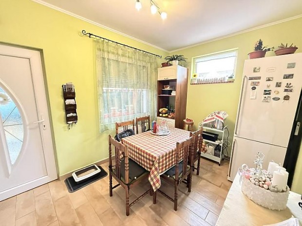 Elad� lak�s - Budapest XVI. ker�let, Sashalom