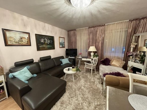 Elad� lak�s - Budapest XV. ker�let, Illy�s Gyula utca