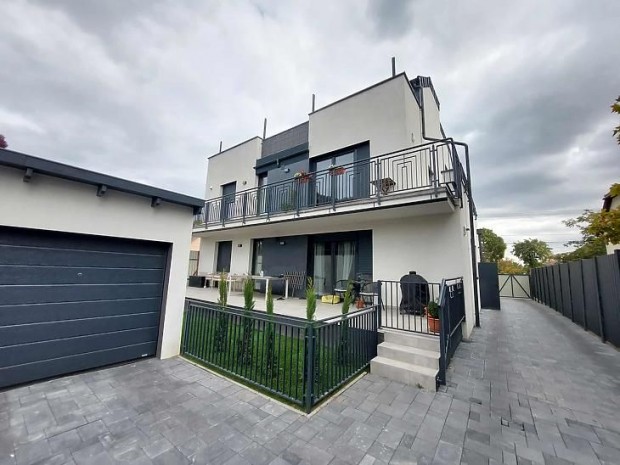 Elad� lak�s - Budapest XV. ker�let, R�kospalota